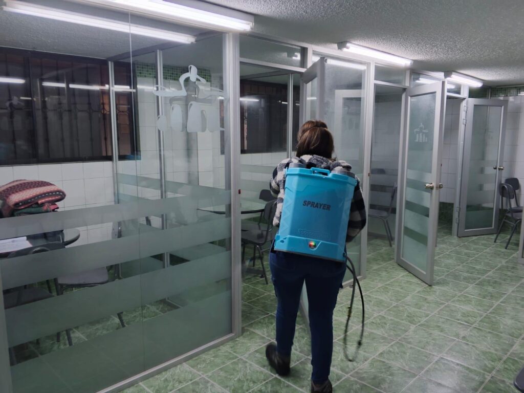 Servicio de desinfeccion en oficinas de Quito