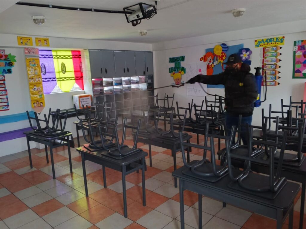Control de plagas en aulas de una escuela en Quito